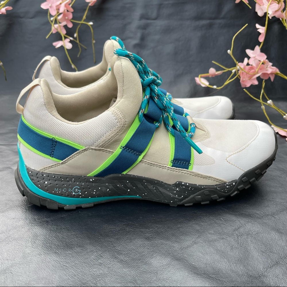 Under Armour woman’s UA Valsetz Trek Sportstyle Shoes size 8.5